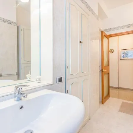 Appartement Drake's Royal - Centre & Train Station Modena