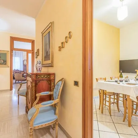 Drake's Royal - Centre & Train Station Appartement Modena