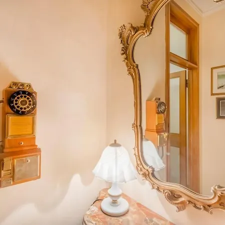 Drake's Royal - Centre & Train Station Appartement Modena