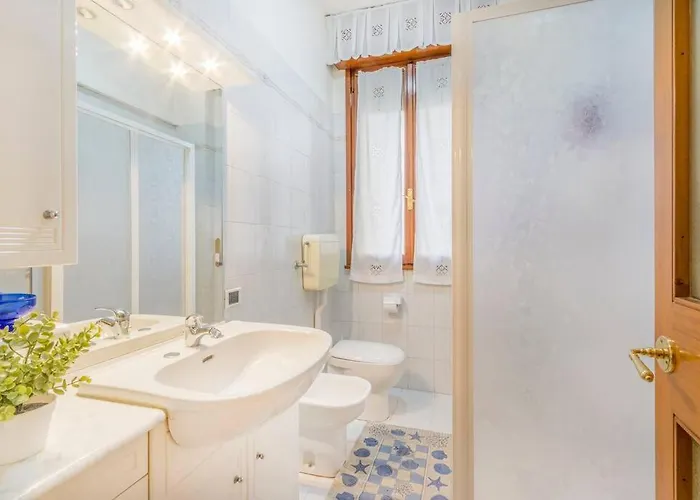 Drake's Royal - Centre & Train Station Modena