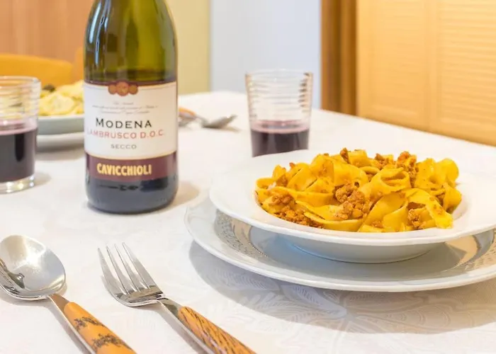 Drake's Royal - Centre & Train Station * Modena