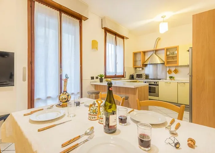 Drake's Royal - Centre & Train Station * Modena