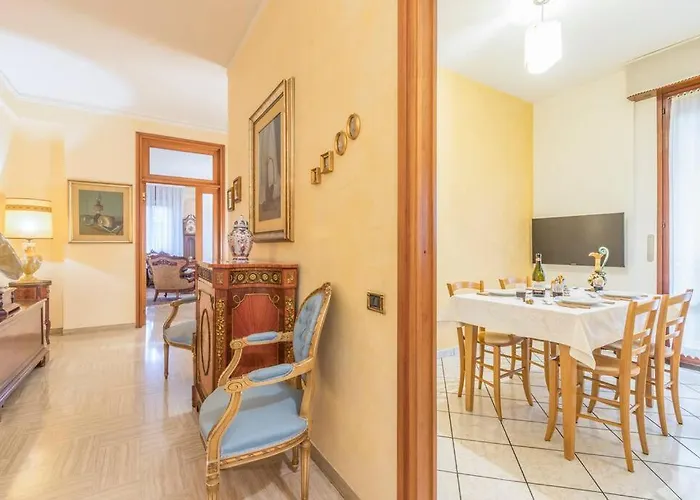 Drake's Royal - Centre & Train Station Apartamento Modena