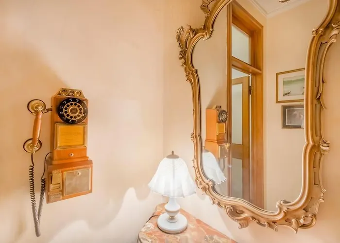 Drake's Royal - Centre & Train Station Apartamento Modena